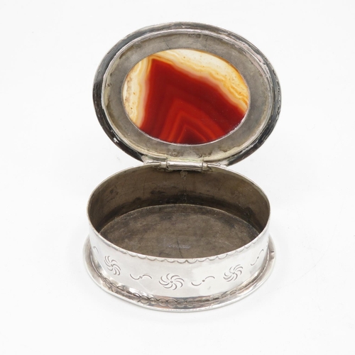 272 - Silver and agate snuff box with full English HM no damage to agate  65mm long  75.8g