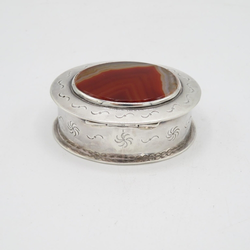 272 - Silver and agate snuff box with full English HM no damage to agate  65mm long  75.8g