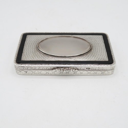 276 - Silver and agate snuff box with full HM no damage to agate, black enamel border  103.8g  85mm long