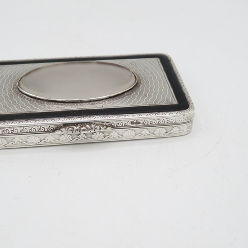 276 - Silver and agate snuff box with full HM no damage to agate, black enamel border  103.8g  85mm long