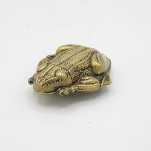 288 - Brass frog vesta