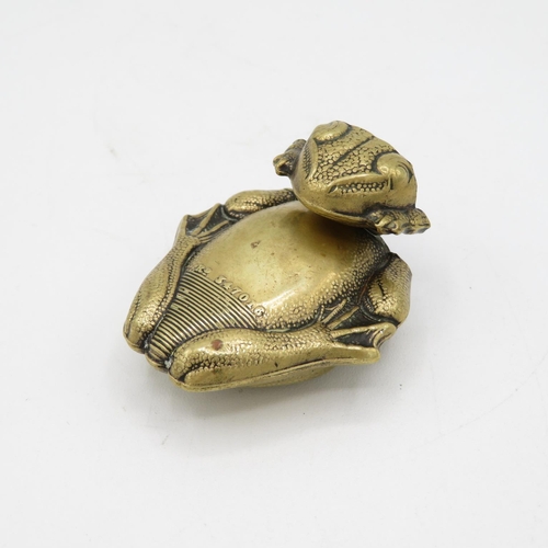 288 - Brass frog vesta