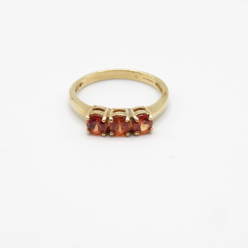 29 - 9ct gold and topaz ring size N  2.2g