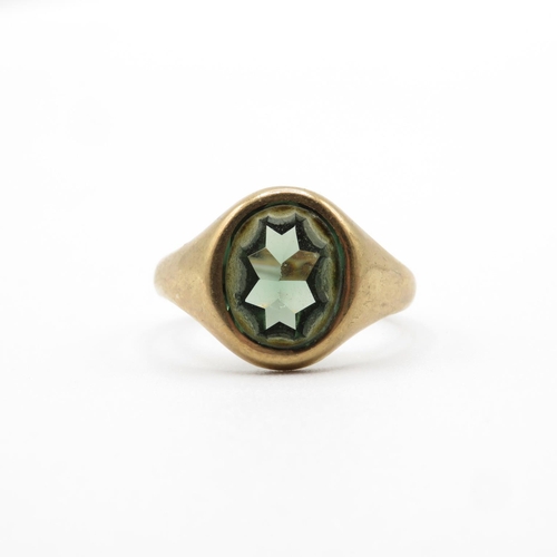 33 - 9ct gold ring with green stone insert size P  4.3g