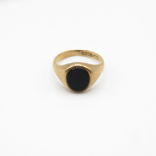 35 - 9ct gold and Onyx ring size L  3.3g