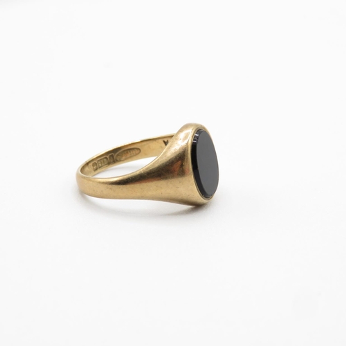 35 - 9ct gold and Onyx ring size L  3.3g