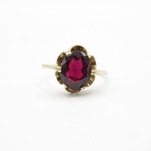 52 - 9ct gold and garnet ring size Q  2.3g