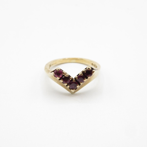 53 - 9ct gold and garnet wishbone ring size L  3.4g