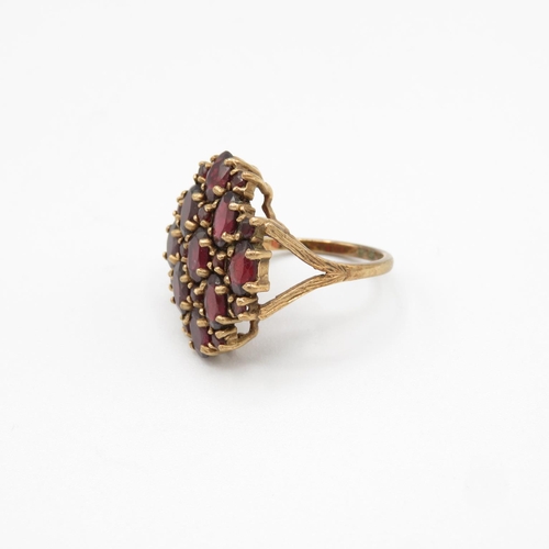 54 - 9ct gold and garnet ring size M  5.8g