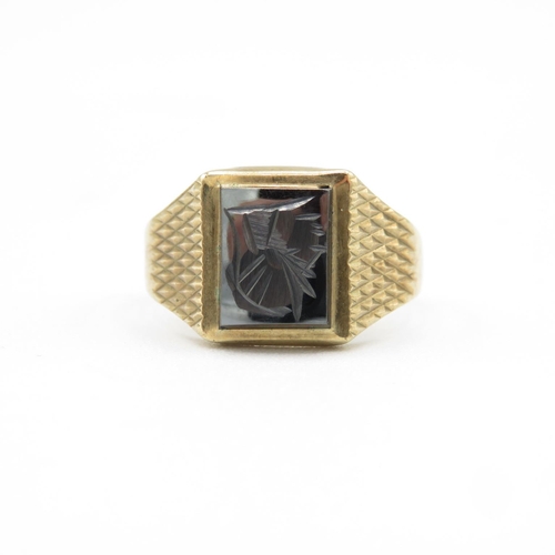 59 - 9ct gold and onyx Centurion ring size P  3.3g