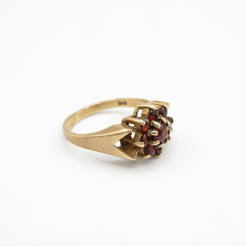 76 - 9ct gold and garnet ring size F  2.2g