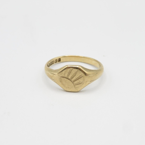 8 - 9ct gold vintage signet ring size O  3g