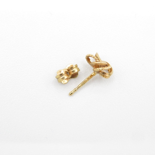 96 - 9ct gold earrings x2  2.3g