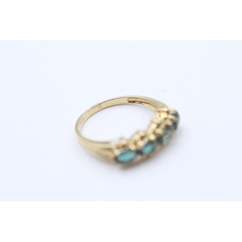 100 - 9ct Gold Blue Gemstone Five Stone Ring (1.8g) Size N