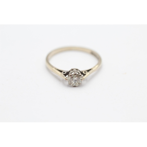 104 - 18ct Gold Round Brilliant Cut Diamond Single Stone Ring (2.2g) Size O