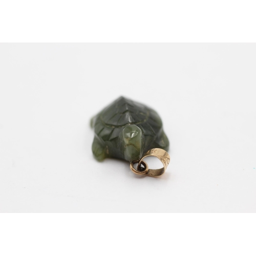 109 - 14ct Gold Bail Nephrite Turtle Pendant (3g)