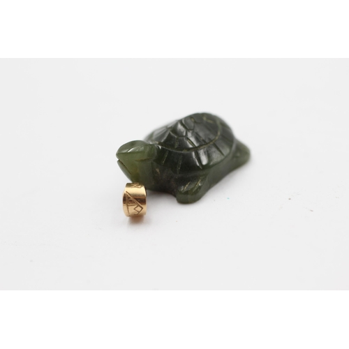 109 - 14ct Gold Bail Nephrite Turtle Pendant (3g)