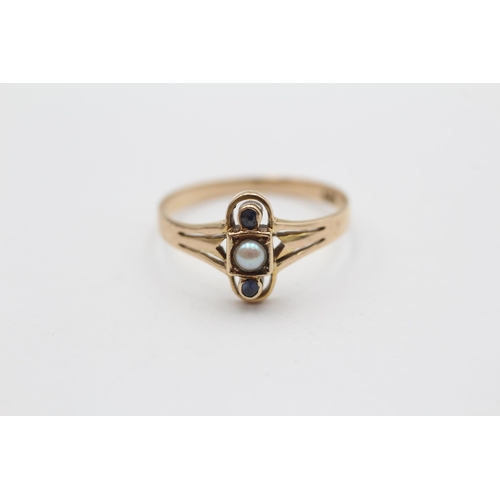 111 - 14ct Gold Sapphire & Pearl Three Stone Ring (1.9g) Size P