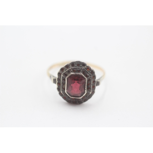 118 - 9ct Gold & Silver Garnet Dress Ring (2g) Size O