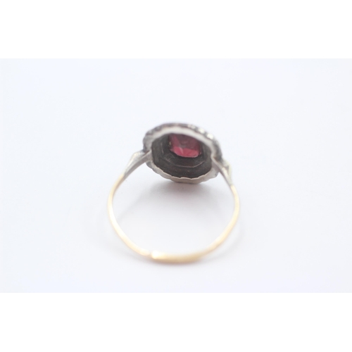 118 - 9ct Gold & Silver Garnet Dress Ring (2g) Size O