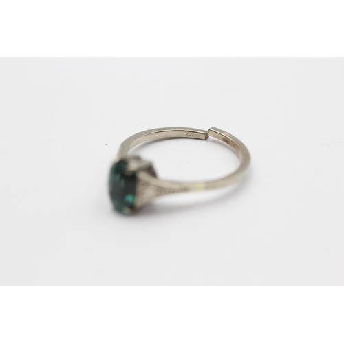 124 - 9ct White Gold Antique Green Tourmaline Single Stone Ring (2.1g) Size N