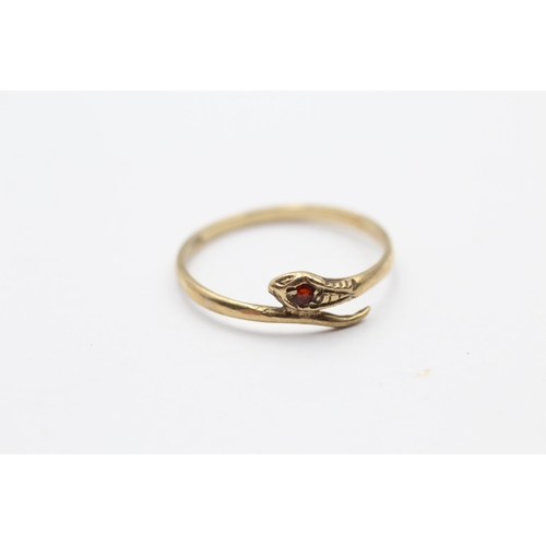 133 - 9ct Gold Snake Ring With Garnet Set Head (1.1g) Size O