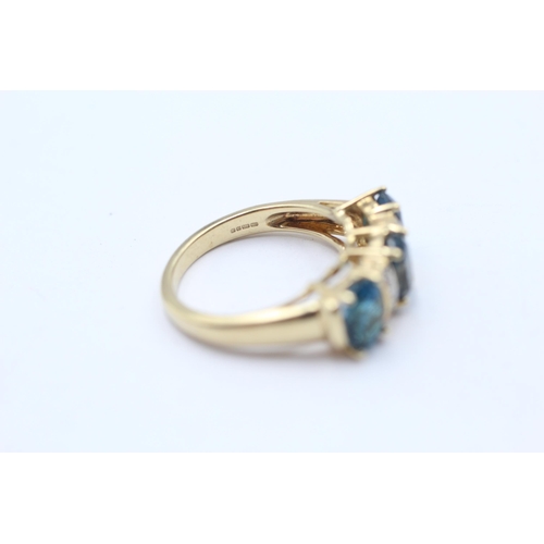 134 - 9ct Gold Blue Topaz Three Stone Ring With Diamond Spacers (4g) Size N