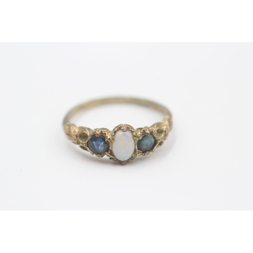 135 - 9ct Gold Sapphire & White Opal Three Stone Ring (2.7g) Size P