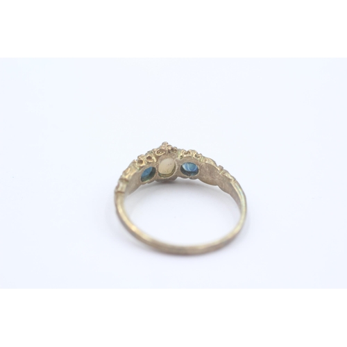 135 - 9ct Gold Sapphire & White Opal Three Stone Ring (2.7g) Size P