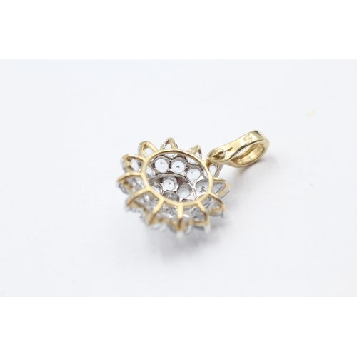 136 - 9ct Gold White Gemstone Cluster Pendant (2.3g)