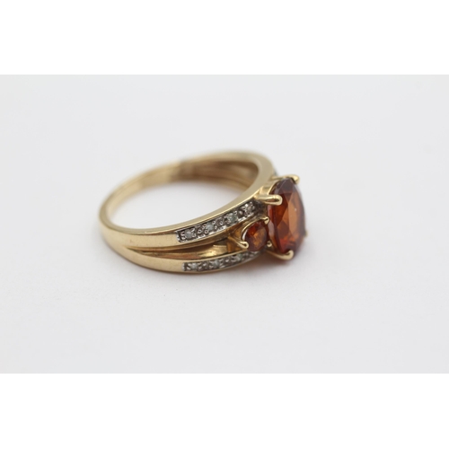14 - 9ct Gold Citrine Three Stone Ring With Diamond Frame (3.3g) Size P