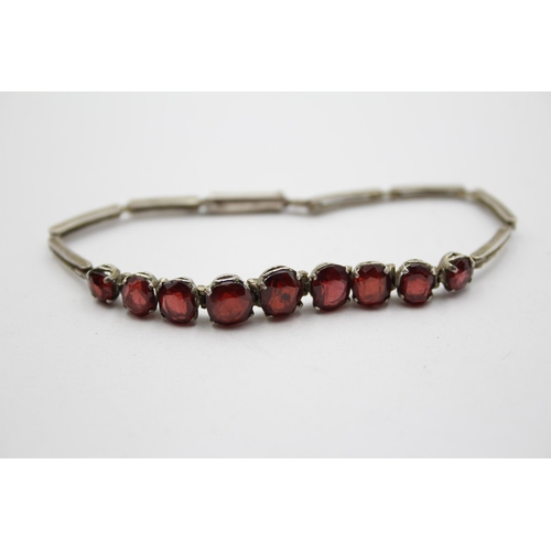 163 - An Antique Silver Garnet Panel Bracelet (10g)