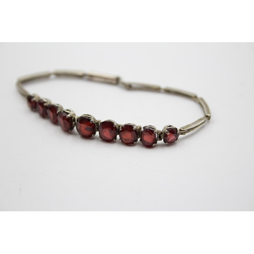 163 - An Antique Silver Garnet Panel Bracelet (10g)