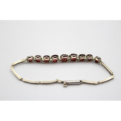 163 - An Antique Silver Garnet Panel Bracelet (10g)