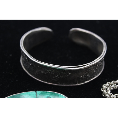 166 - A Modernist Silver Textured Bangle And A Malachite Pendant Necklace (130g)