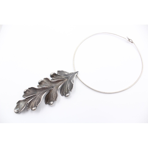 183 - A Mid Century Modernist Silver Leaf Torque Necklace (43g)