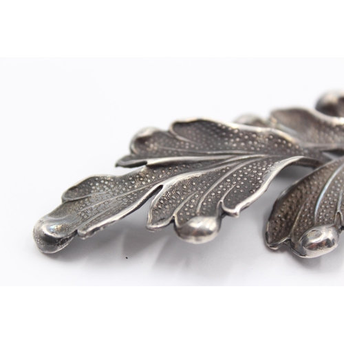 183 - A Mid Century Modernist Silver Leaf Torque Necklace (43g)