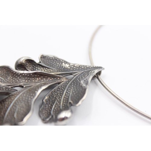 183 - A Mid Century Modernist Silver Leaf Torque Necklace (43g)