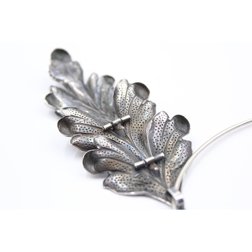 183 - A Mid Century Modernist Silver Leaf Torque Necklace (43g)