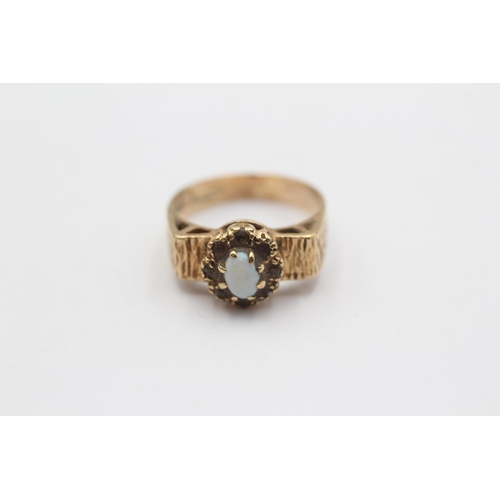 27 - 9ct Gold White Opal & Grey Gemstone Oval Halo Ring (3.2g) Size K