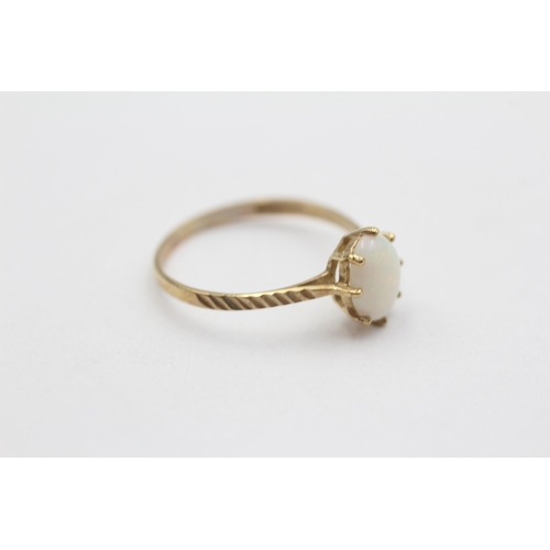 6 - 9ct Gold White Opal Single Stone Ring (1g) Size O