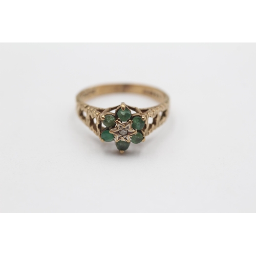 61 - 9ct Gold Diamond & Emerald Floral Cluster Ring (2.3g) Size O