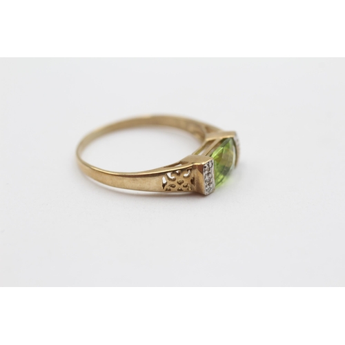 62 - 9ct Gold Peridot Single Stone Ring With Diamond Sides (2.4g) Size S