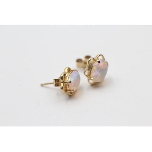 66 - 9ct Gold White Opal Stud Earrings (2g)