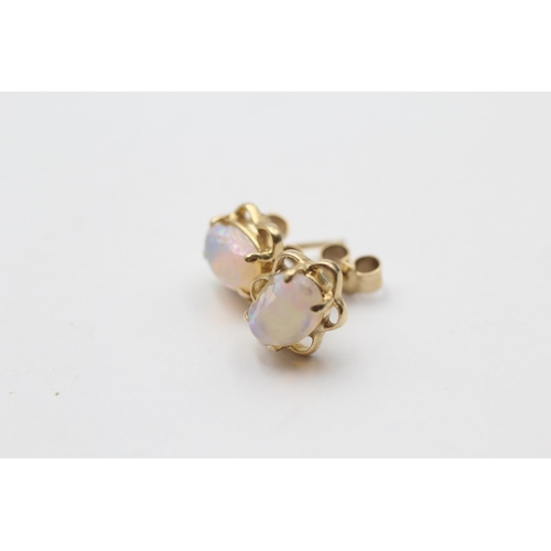 66 - 9ct Gold White Opal Stud Earrings (2g)