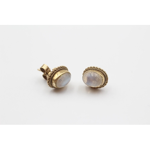 77 - 9ct Gold Moonstone Stud Earrings (2.2g)