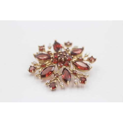 89 - 9ct Gold Diamond & Garnet Floral Cluster Brooch (5g)