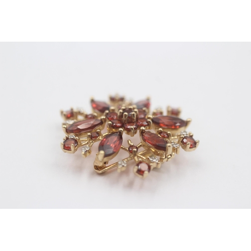 89 - 9ct Gold Diamond & Garnet Floral Cluster Brooch (5g)