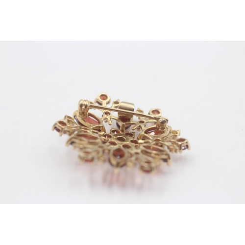 89 - 9ct Gold Diamond & Garnet Floral Cluster Brooch (5g)