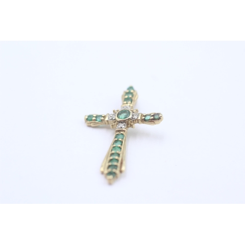 91 - 9ct Gold Diamond & Emerald Cross Pendant (1.3g)